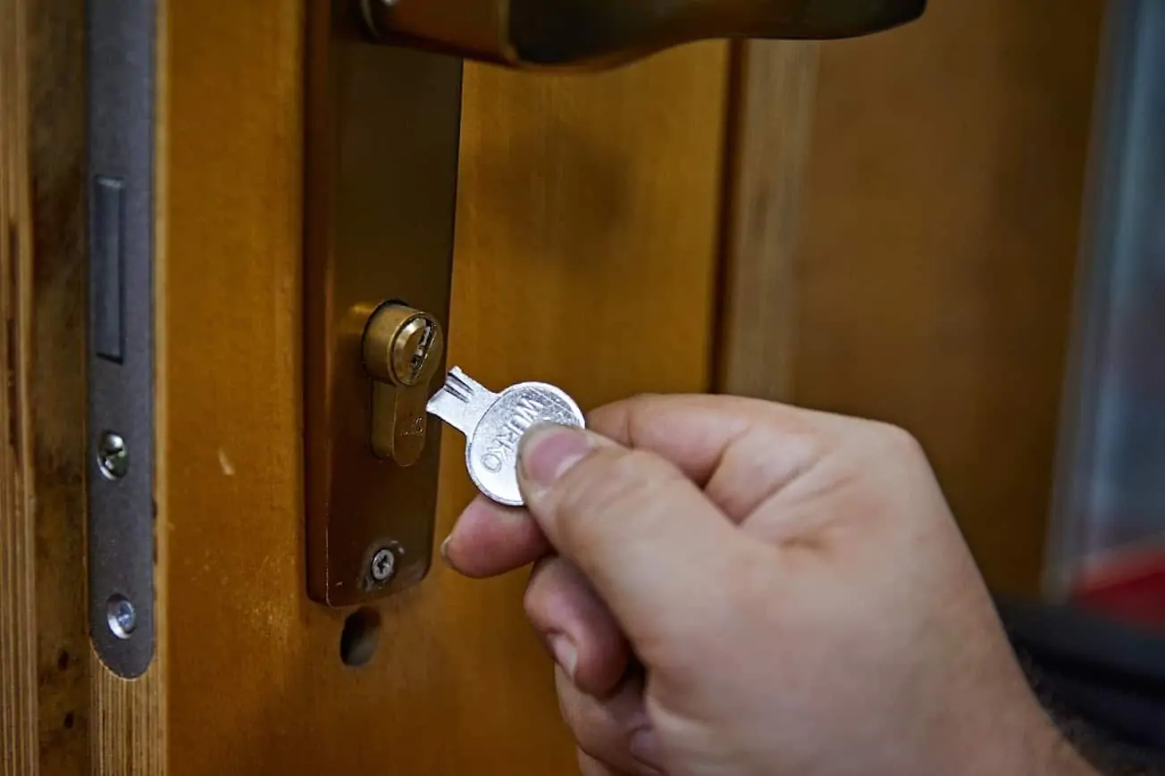 Encuentra un cerrajero para apertura de puertas con precios competitivos - Encuentra un cerrajero para apertura de puertas en Barcelona con precios competitivos